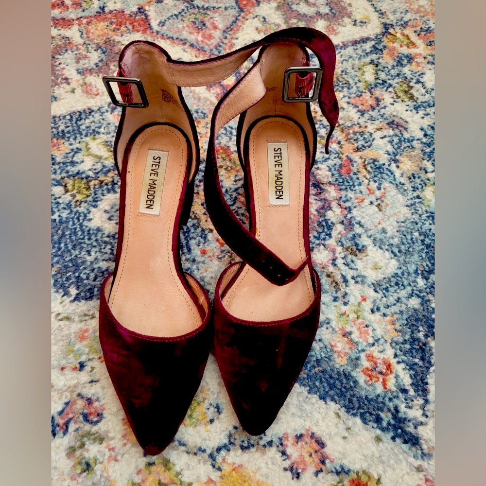Steve Madden Pointed Toe Block heel with ankle strap